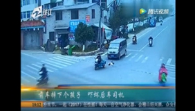 实拍孩子被甩出三轮车 粗心妈妈浑然不觉继续开