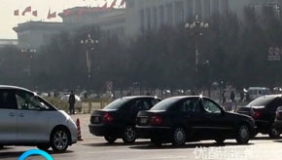 实拍全国两会期间北京不封路警车不开道