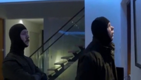 两个笨贼竟偷了50亿