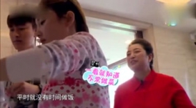 李小璐妈妈微博悄悄改名，曾经的微博可以看出她对贾乃亮的认可