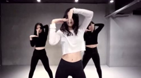 三位美女舞蹈工作室舞曲《Stay》很舒馨