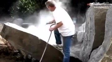 农村牛人用一把锤子, 纯手工碎巨石, 30年练就绝活