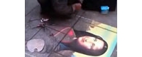 【拍客】街头乞丐粉笔画蒙娜丽莎栩栩如生
