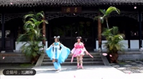 两个cos美女舞蹈，有灵气