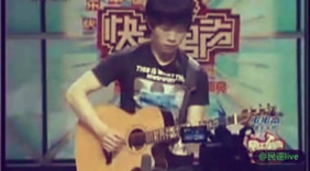 赵雷快乐男声早期视频，青涩的雷子嗓音还是那么迷人