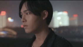 日系少年演绎男声版《默》霓虹灯亮了，心却暗了