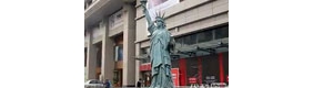 【拍客】西安街头惊现雷人自由女神像
