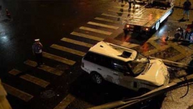 【拍客】路虎国贸桥坠落砸中轿车 司机疑醉酒