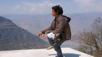 高手在民间，其貌不扬的小伙还有这种舞蹈天赋，太厉害