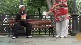 这外国胖哥，街边恶搞路人