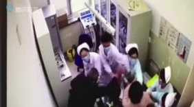 护士"猛踹"老太视频曝光 院方: 家属先动手