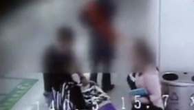 杭州1父母碰掉女子iPad 女子直接推翻婴儿车