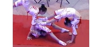 【拍客】可爱小妹妹柔术表演惊呆观众