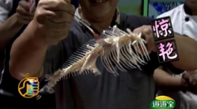 牛人凭一手 整鱼脱骨的绝活 闯荡江湖20年