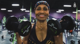 80岁奶奶拥有六块腹肌 每周至少健身30个小时