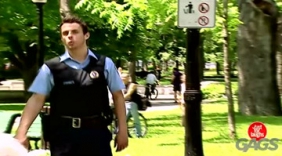 老外街头恶搞，吓人不偿命