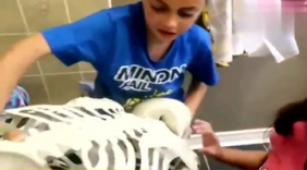 恶搞姐姐，超级逗