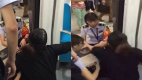 北京:"孕妇"因无人让座堵地铁门 最终被抬离
