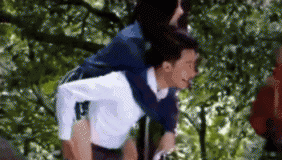 网曝黄轩拍戏摸杨幂大腿 粉丝解释只是正常对戏