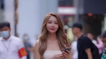 街拍美女时尚。