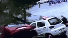 江西赣州一路面突然塌陷 四车瞬间被"吞"