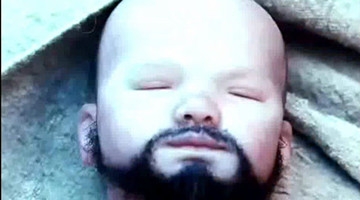 宝宝一生下来就长这样 天赋异禀