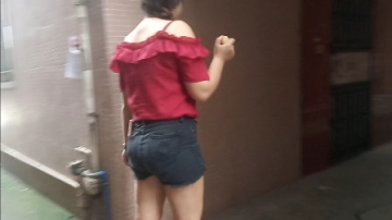 实拍东莞城中村，星期天人来人往，大家都有很有礼貌打招呼