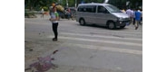 【拍客】深圳孕妇路边产女 路人冷漠围观清洁女工接生