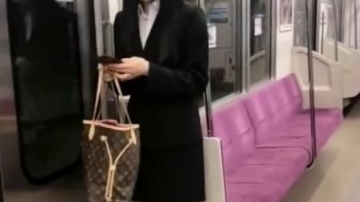 实拍日本电车美女，这颜值，在中国都是豪车接送的！