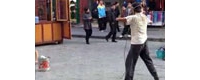 【拍客】残疾人街头热舞挣钱