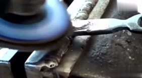 铁匠牛人现场表演钢镶铜的绝活，不懂窍门的话镶上就会掉