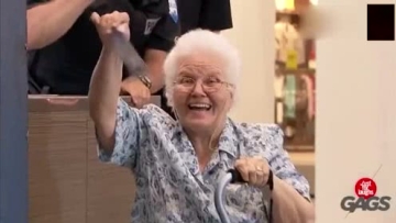 老外街头恶搞 钓鱼执法