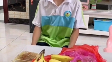 搞笑萌娃：这招不错，下次我犯错了可以派上用场