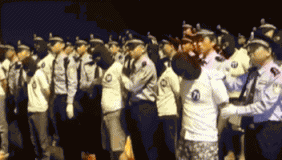 97名电信诈骗嫌犯从马来西亚押解回国