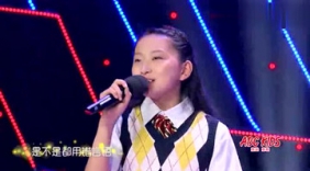 金童玉女演唱一曲《我想更懂你》，女声声音很甜