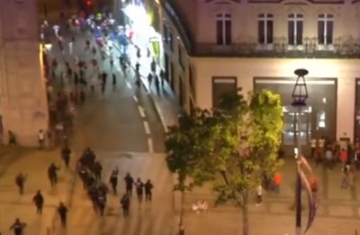 现场:欧洲杯决赛巴黎爆发骚乱 足球流氓再挑事端