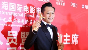 现场：刘烨金爵称帝笑称靠美颜 董子健三走红毯成人气王