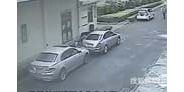 【拍客】3贼砸豪车盗走120万被监控全程拍下
