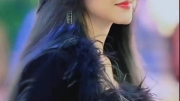 街拍大长腿美女时尚穿搭