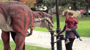 街头恶搞，恐龙来袭