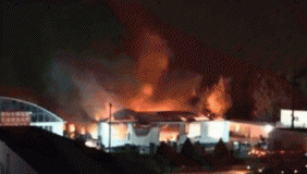 昌平区一农副市场突发大火 现场火光冲天