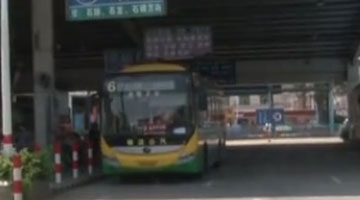 东莞横沥：公交连撞两车 29人入院