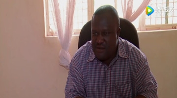 父亲受巫医蛊惑“卖子求荣” 12岁白化病少年惨遭砍手