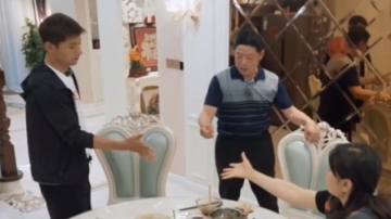 论明星与父母的相处方式：张继科家猜拳决定一切家务，这也太逗了