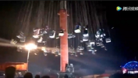 甘肃一庙会旋转飞椅突然坠落 9人受伤