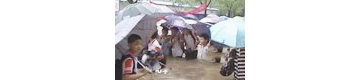 【拍客】暴雨5分钟淹掉校园 紧急疏散3000学生