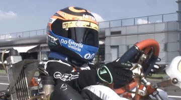 逆天！16岁少年驰骋赛车场