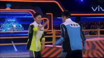 黄景瑜李晨肉搏式撕名牌