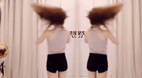 美女直播跳舞，这样的舞蹈你们能接受吗？