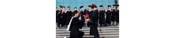 【拍客】河北联合大学毕业生浪漫求婚门事件